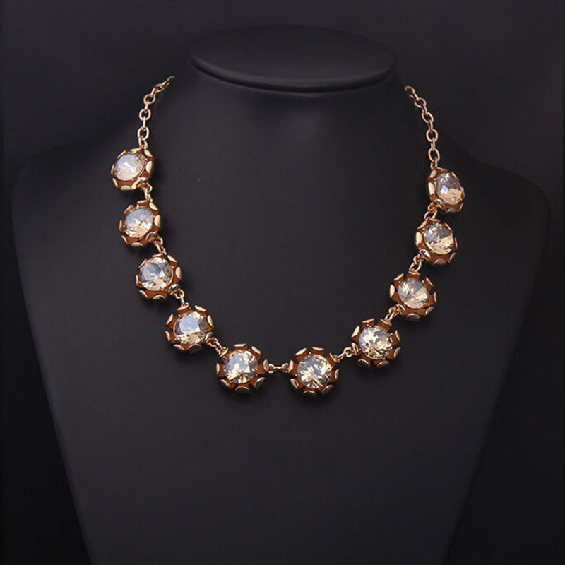 Nuova collana di cristallo di  - Women Accessories Dubai recensione e prezzo